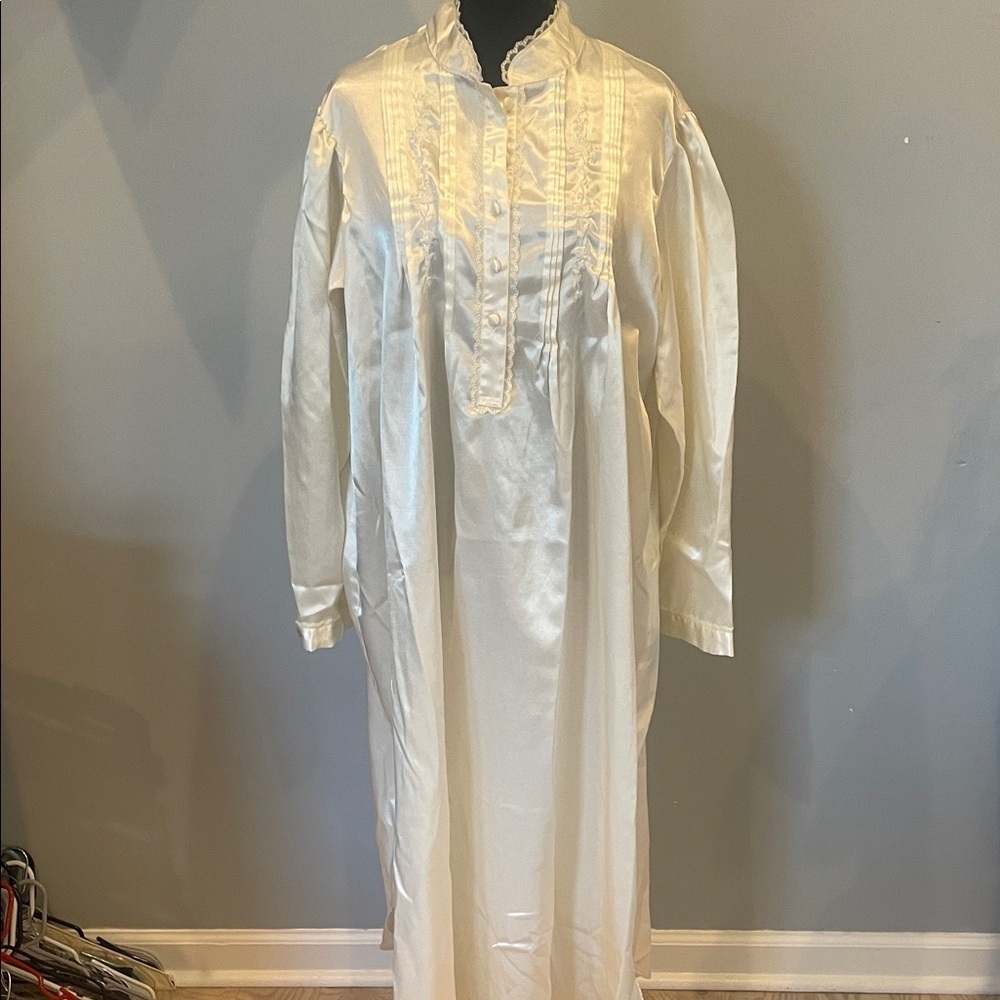 Elegant cream  Long Sleeve night gown large